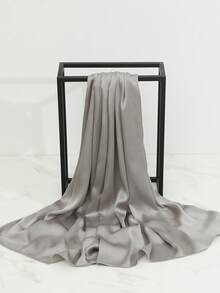 1件女士优雅纯色仿丝长方形围巾/头巾/颈巾/披肩，轻盈舒适，纯色斋月女士披肩/头巾/罩袍/头饰，适合春、夏、秋季日常穿着和外出，也是斋月期间的理想选择。 - 灰色 - 查看 3