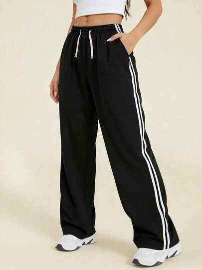 女士直筒运动裤，侧边条纹撞色设计，高腰弹力腰带，休闲运动风，适合健身、休闲和日常穿着。