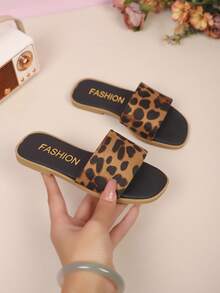 1 Pair Girls Leopard Print Sandals, Soft Bottom Non-Slip Slippers, Kids Summer Casual Outdoor Fashion Sandals