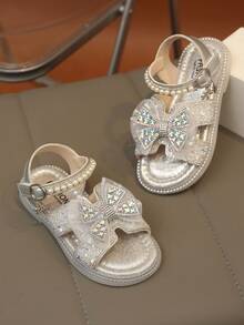 1双女童时尚闪亮优雅凉鞋，防滑、耐穿、舒适、轻便，适合派对、休闲聚会、外出等场合。 - 銀色 - 查看 3