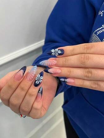 24 Stücke Nagel Aufkleber mit blau geschnitzten Mustern, elegantes und modisches Nagelkunst Set beinhaltet 1 Nagelfeile und 1 Gelee Gel, geeignet für Mädchen/Frauen für Partys, Treffen und den täglichen Gebrauch