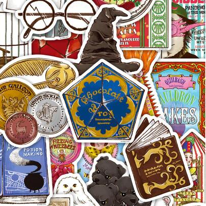 Harry Potter 50张涂鸦贴纸，卡通涂鸦风格防水贴纸，适用于水瓶、行李箱、日记本、汽车、滑板、吉他等，经典绿色涂鸦贴纸，适合青少年、成人、粉丝、生日装饰、毕业装饰、生日礼物、情人节礼物、母亲节礼物、返校季[官方授权]