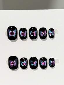 10片装高级黑色音乐主题蝴蝶猫眼按压式短款假指甲。适合日常佩戴、情人节、音乐节等场合。甜美酷炫的短款方形/圆形假指甲。送给女性和女孩的完美礼物。附赠收纳盒。美甲用品 - 彩色 - 查看 2