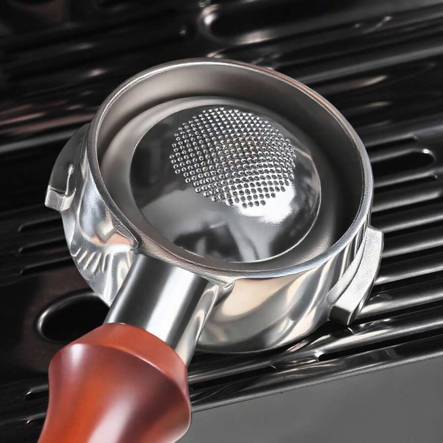 5.8厘米/2.28英寸意式咖啡手柄滤篮，不锈钢材质，球形底部设计，确保均匀萃取意式咖啡。