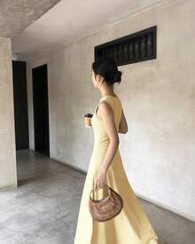 女士春季针织圆领纯色弹力修身无袖休闲通勤连衣裙，奶油黄色长裙，适合居家穿着、海滩度假、婚礼、生日、派对、晚宴、新年、情人节、通勤、优雅办公着装。 - 杏色 - 查看 10