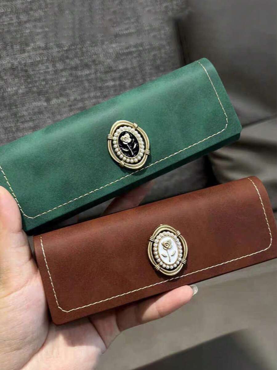 Caja de almacenamiento de gafas de metal con diseño de rosa, estuche de viaje portátil para gafas con estilo retro elegante, incluye 1 paño de microfibra, estuche rígido de PU de varios colores para gafas