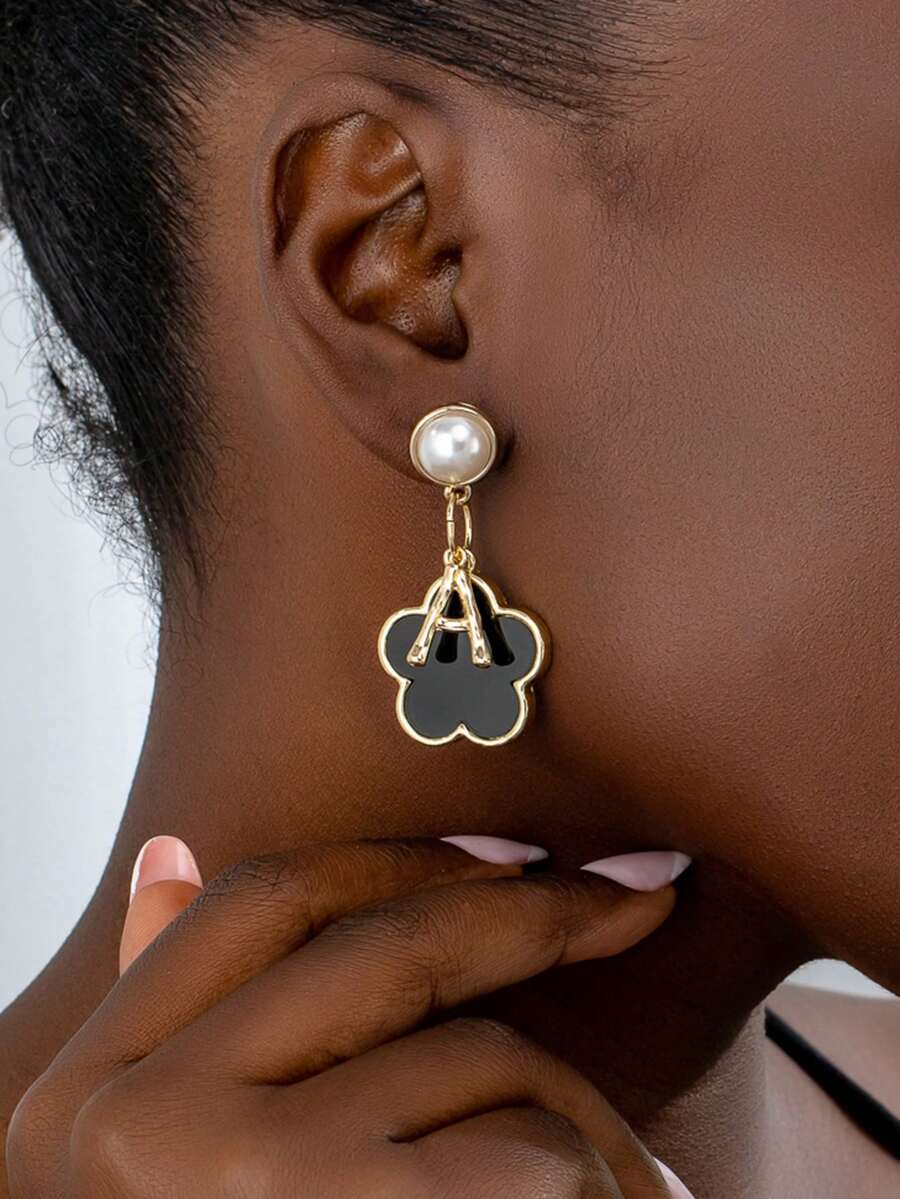 1 par de pendientes de botón elegantes y minimalistas con diseño de letra para mujeres - Pendientes de letras - Ver 1