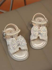 1双女童时尚闪亮优雅凉鞋，防滑、耐穿、舒适、轻便，适合派对、休闲聚会、外出等场合。 - 銀色 - 查看 18