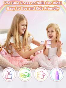 144 piezas Juego de Salón de Uñas para Niños, con uñas postizas de dibujos animados de colores tipo macaron, pegatinas de uñas pre-adhesivas y pegatinas de uñas con degradado lindo. Perfecto para manualidades de arte de uñas, fiestas en casa y regalos de cumpleaños para niñas.