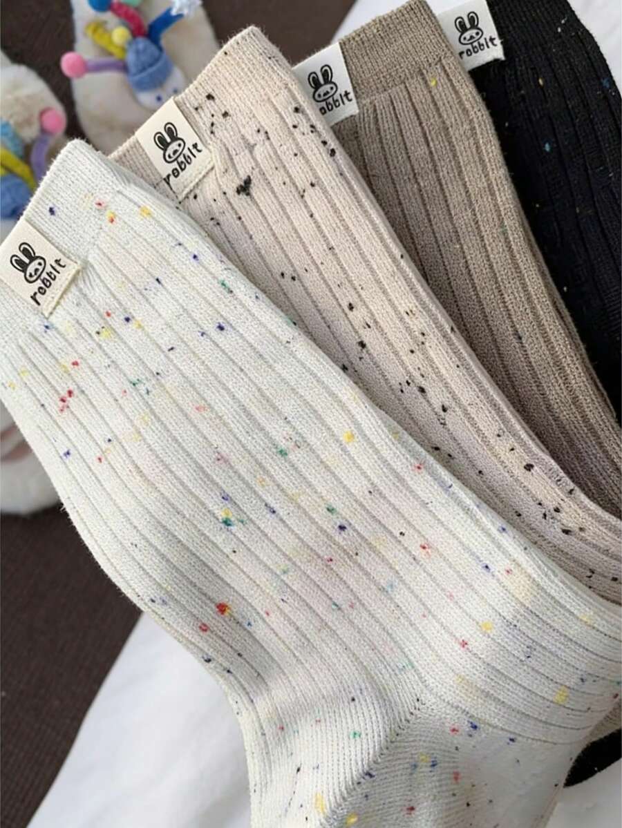 男女皆宜的韩版休闲波点卡通兔子图案中筒袜，简约舒适，柔软透气。时尚百搭，适合日常出行、聚会、开学季等各种场合。也是馈赠亲友的完美之选，尤其适合圣诞节、情人节等节日。 - 彩色 - 查看 1