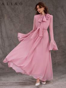 Đầm dạ hội cổ buộc dây, tay bồng họa tiết hoa, eo thon, chân váy xòe rộng, kiểu dáng cung đình, cổ điển, kín đáo, thích hợp cho mùa cưới, ngày lễ tình nhân, thu đông, tiệc trắng, phong cách quý tộc xưa. - Hồng - Xem 3