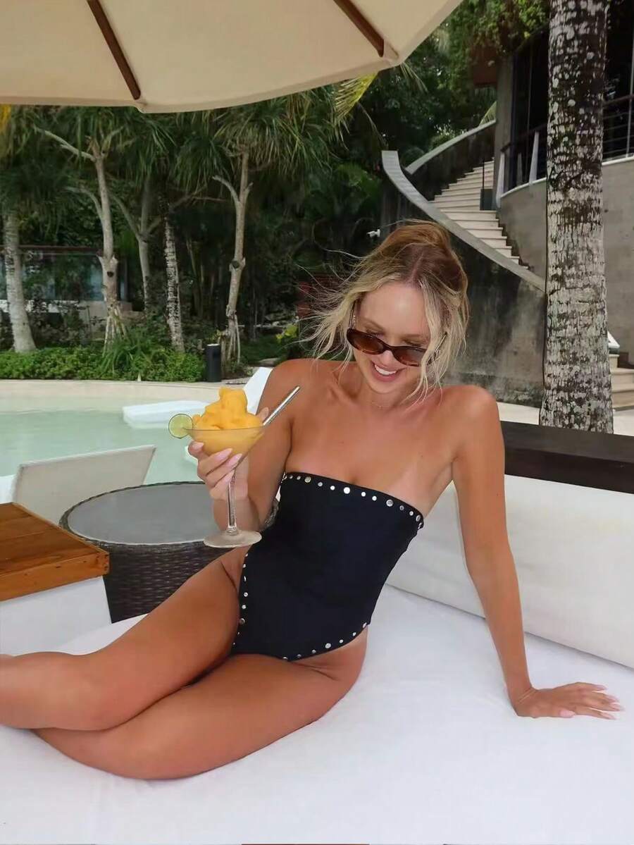 女士黑色无肩带金属铆钉高腰性感连体泳衣，时尚海滩度假泳装，适合2026年春夏，完美适用于海滩旅行、夏季度假、生日装扮、健身、优雅晚装和日常外出。 - 黑色 - 查看 1