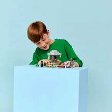 LEGO لعبة ليغو ماينكرافت حديقة شاحبة للبناء واللعب التخيلي للأولاد والبنات - مجموعة ألعاب الفيديو وألعاب الشخصيات للأطفال، من عمر 7 سنوات فما فوق - مع شخصيات ميني فيغ من الموثمان والكريبر - فكرة هدية لأعياد الميلاد - 21586 - متعدد الألوان - مشاهدة 6