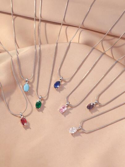 1件椭圆形钻石项链，简约优雅，适合日常佩戴和节日场合。