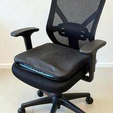 1个透气凝胶蜂窝坐垫，多功能冷却垫，适用于办公室、汽车座椅、椅子，便携可折叠 - 彩色 - 查看 2