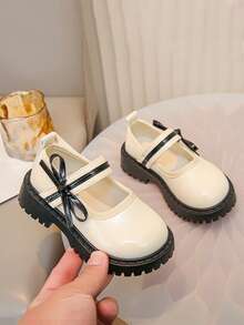 1 Pair Infant/Toddler Girls' Black Patent Leather Flat Shoes, Hook And Loop Non-Slip Durable Soft Sole Comfortable Lightweight Outdoor Shoes, 1-7 Years Old; 1 Pair Soft Leather Bowknot Baby Girl Walking Shoes, Breathable; 1 Pair Cute Round Toe Mary Jane Girls Shoes, Comfortable Lightweight For Casual, Shopping, Travel, Party, Suitable For 1-7 Years Old - White - View 1