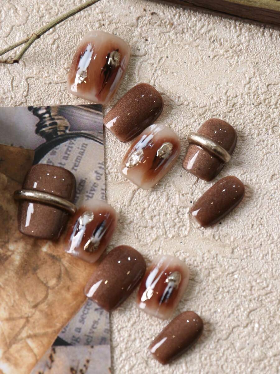 10片亚克力按压式美甲，棕色指甲，金色内衬，短款，适合办公室日常佩戴，人造指甲套装包含1张粘合贴片和1个迷你指甲锉。 - 彩色 - 查看 1