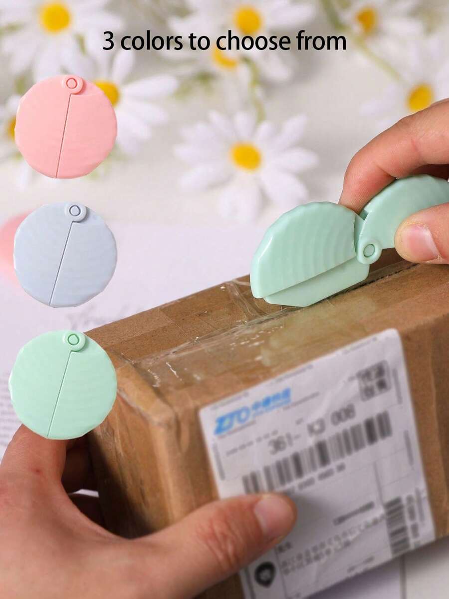 迷你唱片切割器，迷你开箱刀 | 手动回缩 | 陶瓷开箱刀，独特的护指刀片设计有效防止受伤；确保用户和包装内物品的安全。这款轻巧多功能的迷你刀便于携带，也满足家庭使用需求。 - 彩色 - 查看 1