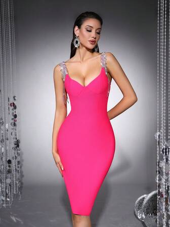 Bernatova Robe midi fendue en bandage avec ornements et bretelles rose vif de luxe pour femmes. Robe de soirée mi-longue sexy avec strass, de haute qualité, pour les célébrités, les invités de mariage, les soirées en boîte de nuit, les scènes et concerts, les bals de promo