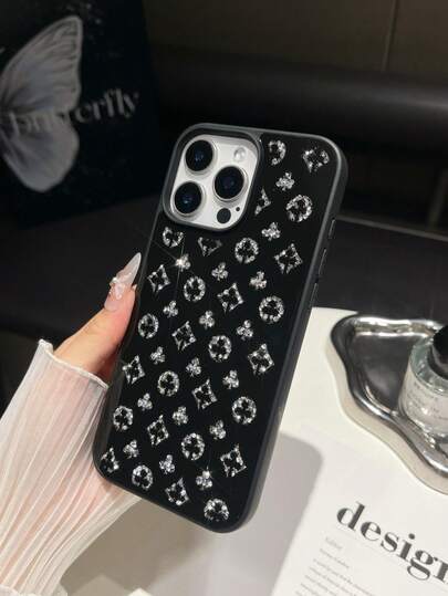 1个黑色喷油油肤质感水钻全印花镜面镶嵌防震二合一手机壳，适用于 17 Pro Max
