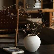 Vase minimaliste rétro, pot de fleurs en céramique blanc laiteux pour la décoration de la maison, centre de table élégant pour le salon, la salle à manger, la cheminée - Lavage à la main uniquement - Matériau en céramique durable - Convient à la décoration intérieure moderne ou traditionnelle - Beige - Voir 4