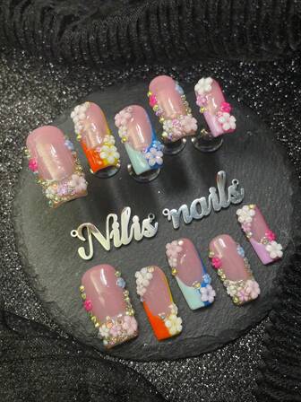 10-pack fyrkantiga nagelset med tryckknappar, rosa naglar, orange och gul och blå och rosa röd och lila flerfärgade franska naglar, 3D stereofärgade diamanter och blommande nageltillbehörsdekoration, nagelkonstset i Y2K-stil, lämplig för kvinnor till vardagsfester och festivaler och danser och ceremonier (med: en bit gelélim och en friktionsremsa) nageltillbehör