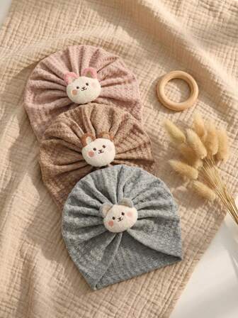 3 piezas Gorros de bebé de estilo bohemio escandinavo con tejido de gofre - Diseño adorable de oso con pompones cálidos - Súper suaves y sin costuras irritantes - Adecuados para volver a la escuela, guardería, San Valentín, accesorios de fotos