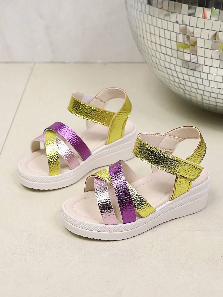 1双女童金属色绑带拼接时尚防滑厚底凉鞋，适合主题派对、海滩和返校装扮 - 金色 - 查看 1