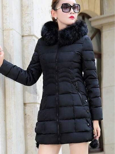 クッションジャケット レディース 黒 フード付き ファーカラー ミディ丈 アウター フルジップ シックステッチ ポリエステル素材 防寒 保温 着痩せ 軽量 サイドポケット 通勤 オフィス お出かけ デイリー 秋冬 エレガント スタイリッシュ 日常着