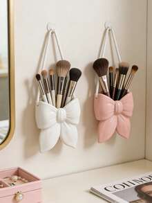 Hộp đựng hình nơ xinh xắn, lý tưởng để sắp xếp cọ trang điểm và mỹ phẩm trong phòng tắm. Hộp đựng cọ trang điểm thanh lịch này là sự lựa chọn hoàn hảo cho các bạn nữ, sinh viên và những người yêu thích trang trí sáng tạo. Cũng thích hợp cho kỳ nghỉ, bãi biển, phòng tắm, phòng ngủ, v.v. Dung tích lớn. (Bao gồm dây treo, không dùng điện) - Nhiều màu - Xem 11