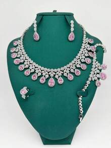 風格奢華紅色珠寶套裝,包括項鍊、耳環、戒指和手鍊,情人節和新娘套裝的完美禮物