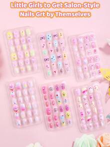 144 piezas Juego de Salón de Uñas para Niños, con uñas postizas de dibujos animados de colores tipo macaron, pegatinas de uñas pre-adhesivas y pegatinas de uñas con degradado lindo. Perfecto para manualidades de arte de uñas, fiestas en casa y regalos de cumpleaños para niñas.