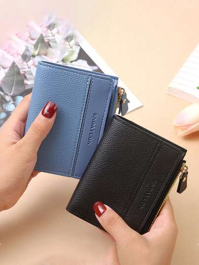 Esta billetera plegable compacta presenta un diseño de estilo de bolsillo, es ligera y portátil, y puede contener tarjetas de crédito, llaves y otros artículos. Es elegante y bonita, lo que la hace adecuada para cumpleaños, Navidad, aniversarios y otras ocasiones. También es un gran regalo para mujeres, niñas, damas, profesionales de negocios, parejas, estudiantes y es imprescindible para la temporada de regreso a la escuela.