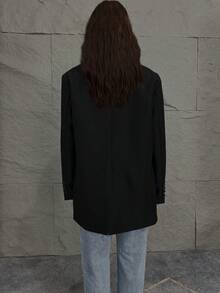 女士轻薄西装外套。这款休闲又不失时尚的中长款尖领西装外套适合宴会、婚礼、节日、派对和外出等场合。它是秋季优雅别致的女士服装单品。也适合春季、情人节、狂欢节、海滩、派对、婚礼、生日等场合。黑色夏季 - 黑色 - 查看 2