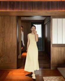 女士春季针织圆领纯色弹力修身无袖休闲通勤连衣裙，奶油黄色长裙，适合居家穿着、海滩度假、婚礼、生日、派对、晚宴、新年、情人节、通勤、优雅办公着装。 - 杏色 - 查看 9