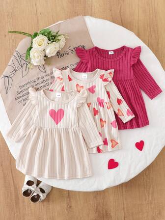 3 ชิ้น/ชุด ชุดเดรสลำลองเด็กผู้หญิง พิมพ์ลายหัวใจหวานทั่วตัว แขนยาวทรงเอ ผ้าลูกฟูกนุ่ม ฤดูใบไม้ผลิ/ฤดูใบไม้ร่วง