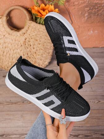 Elastisk stickad ovandel för utomhussporter, platta, andningsbara, fukttransporterande, låga skor i kontrastfärg för dam, praktiska stretchskosnören, lätta att ta på och av, skor med rund tå och platt sula, lämpliga för bekväma utomhussportkläder hela dagen