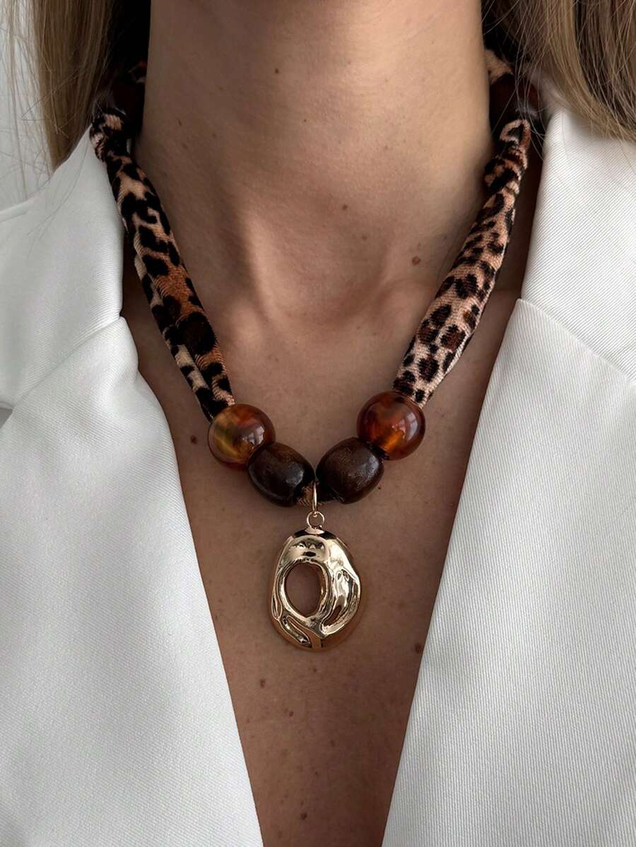 1pc Exaggerated Personalized Hiphop Leopard Print Velvet Tie Dye Resin Beaded Hollow Geometric Metal Pendant Necklace, Minimalist Versatile Creative Metal Hollow Square Pendant Resin Beaded Necklace, Suitable For Women's Daily, Vacation, Party Wear