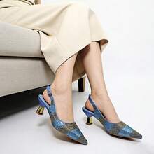Tacones de aguja de material cómodo para mujer, diseño minimalista con rayas, para fiestas y eventos - Celeste - Ver 2