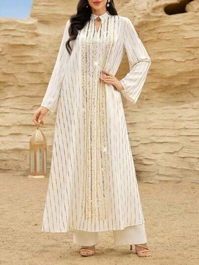 Elegante kaftan maxi blanco con rayas de lentejuelas doradas y cuello con muesca, mangas largas acampanadas, de tela tejida para ocasiones especiales y vacaciones