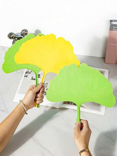 1把耐用塑料银杏叶手持扇，清爽夏日手持扇，银杏叶装饰扇。简约独特的扇子，适合舞台表演和日常休闲使用。生日礼物、朋友礼物、节日礼物、活动纪念品、派对礼品。