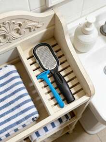 1个足部去茧器，专业足部护理工具，可去除死皮、老茧和干裂的脚后跟，适合居家使用。这款工具是去除硬皮、裂纹和干燥皮肤的理想选择。采用塑料材质，便携易用，颜色和款式随机发货。 - 彩色 - 查看 18