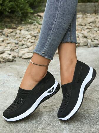 Zapatos casuales de malla transpirable y hueca para el verano, zapatos cómodos de suela blanda para caminar para mujeres, zapatos ligeros de ocio, zapatos de tela tradicional china