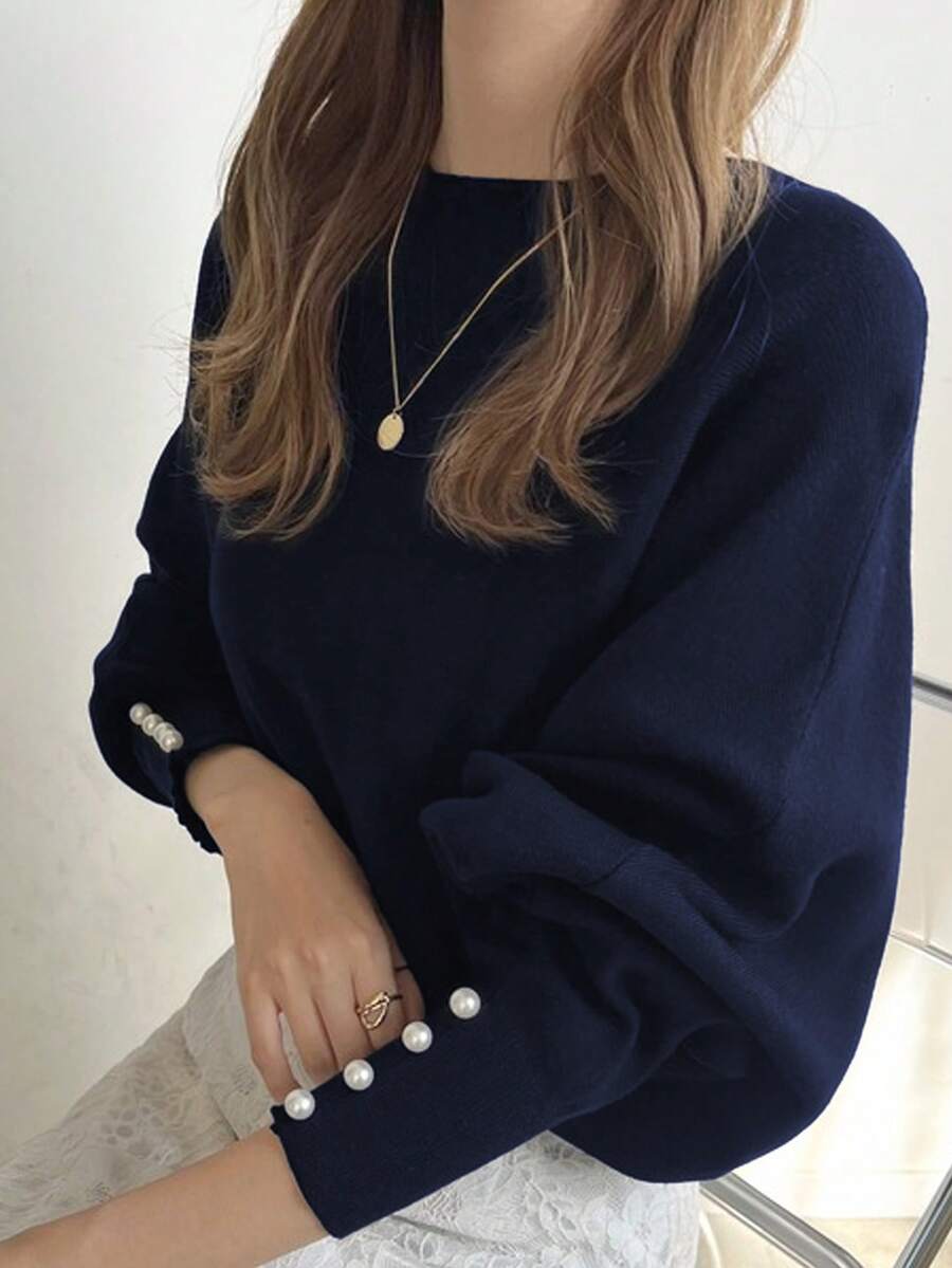 蝙蝠袖女士休闲毛衣，珍珠纽扣袖口设计，加厚长袖宽松针织套头衫，适合外出、通勤、约会、圣诞节、新年、秋冬季穿着。 - 藏蓝色 - 查看 1