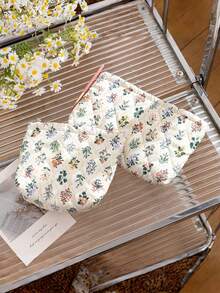 1个菱形花卉女士化妆包，大容量优雅拉链收纳袋，可爱花卉图案整理包，便携旅行手拿包，可装手机、口红、化妆品、洗漱用品、香水、护肤品、耳机、小物件等，适合作为伴娘礼物、母亲节礼物、生日礼物、送给朋友和老师的礼物，也可用于家居装饰、浴室和客厅。 - 米色 - 查看 3