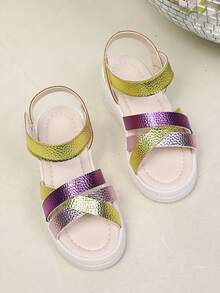 1双女童金属色绑带拼接时尚防滑厚底凉鞋，适合主题派对、海滩和返校装扮 - 金色 - 查看 3