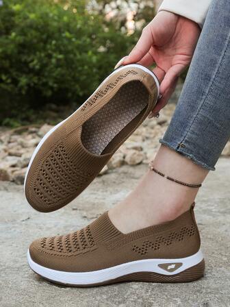 Scarpe da passeggio leggere e con suola morbida per donne, scarpe casual estive traspiranti e con design a rete, scarpe comode per mamme