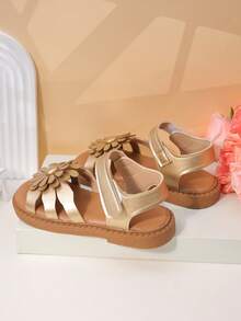 1 Paio di Sandali Piatti da Ragazza con Decorazione Floreale 3D Dorata, Finta Pelle Lucida, Chiusura a Strappo, Punta Aperta, Scarpe Casual da Spiaggia Dolci - Castano - Visualizzare 2