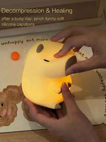 可爱水豚夜灯，趣味水牛墨西哥钝口螈动物玩具夜灯，柔和可爱的LED灯，触摸控制三档亮度可调，带颤动感应器，新奇动物造型夜灯，适用于书桌、宿舍、卧室、返校装饰、生日圣诞礼物、家居装饰、睡眠伴侣、情人节礼物、送给女友/妻子/闺蜜的礼物，便携式无线氛围灯