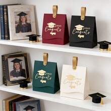 2/10/30 piezas Caja de regalo con gorra de graduación de lámina, bolsas de fiesta de graduación con asa de cuero, caja de dulces decorativa de temporada de graduación, medalla de graduación 2025, negro - Negro - Ver 9